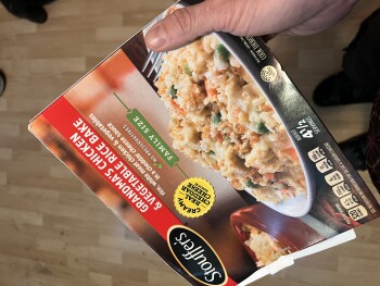 Reseña del consumidor - Seguridad alimentaria Hy-Vee Grocery Store, Bottineau Boulevard, Robbinsdale, MN, USA Stouffer's Grandma's Chicken and Veg... foto #2