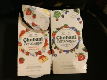 Reseña del consumidor - Seguridad alimentaria Safeway, Richmond Highway, Alexandria, VA, USA I’ve been eating Chobani fruit on the bottom for year... foto #3