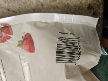 Consumer Review - Food Safety Amazon Fresh, Factoria Square Mall Southeast, Bellevue, WA, USA Ordered 365 brand whole strawberries... photo #2