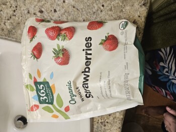 Consumer Review - Food Safety Amazon Fresh, Factoria Square Mall Southeast, Bellevue, WA, USA Ordered 365 brand whole strawberries... photo #3