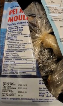 Rapport de sécurité alimentaire du consommateur Costco Wholesale, Walker Road, Windsor, ON, Canada We got seafood muscle Frozen muscle and when we s... photo #2