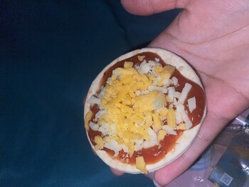 Avaliação do consumidor - Segurança alimentar Lunchables Cheese Pizza, Food Lion, Bridge Town Boulevard, New Bern, NC, USA I was eating a cheese p... foto #1