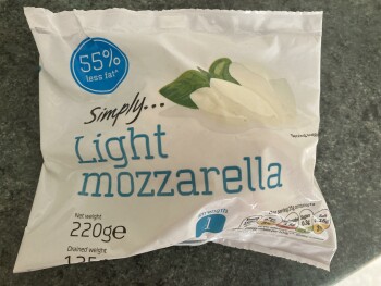 مراجعة المستهلك - سلامة الغذاء Mozzarella cheese, Lidl, Priory Road, Bodmin, UK Mozzarella cheese in date - severe diarrhoea and vo... صورة فوتوغرافية #1