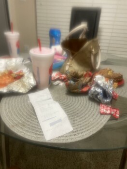Reseña del consumidor - Seguridad alimentaria Sonic Drive-In, Frankford Road, Dallas, TX, USA Just ate part of my burger . It tastes spoiled. My m... foto #2