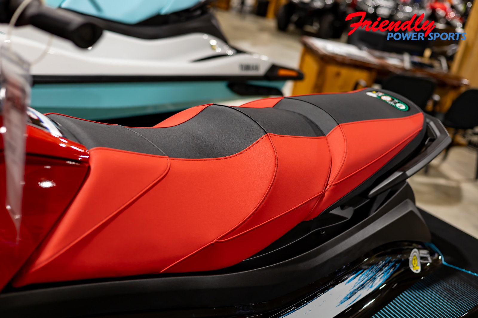 2026 YAMAHA VX DELUXE-BLACK/TORCH RED