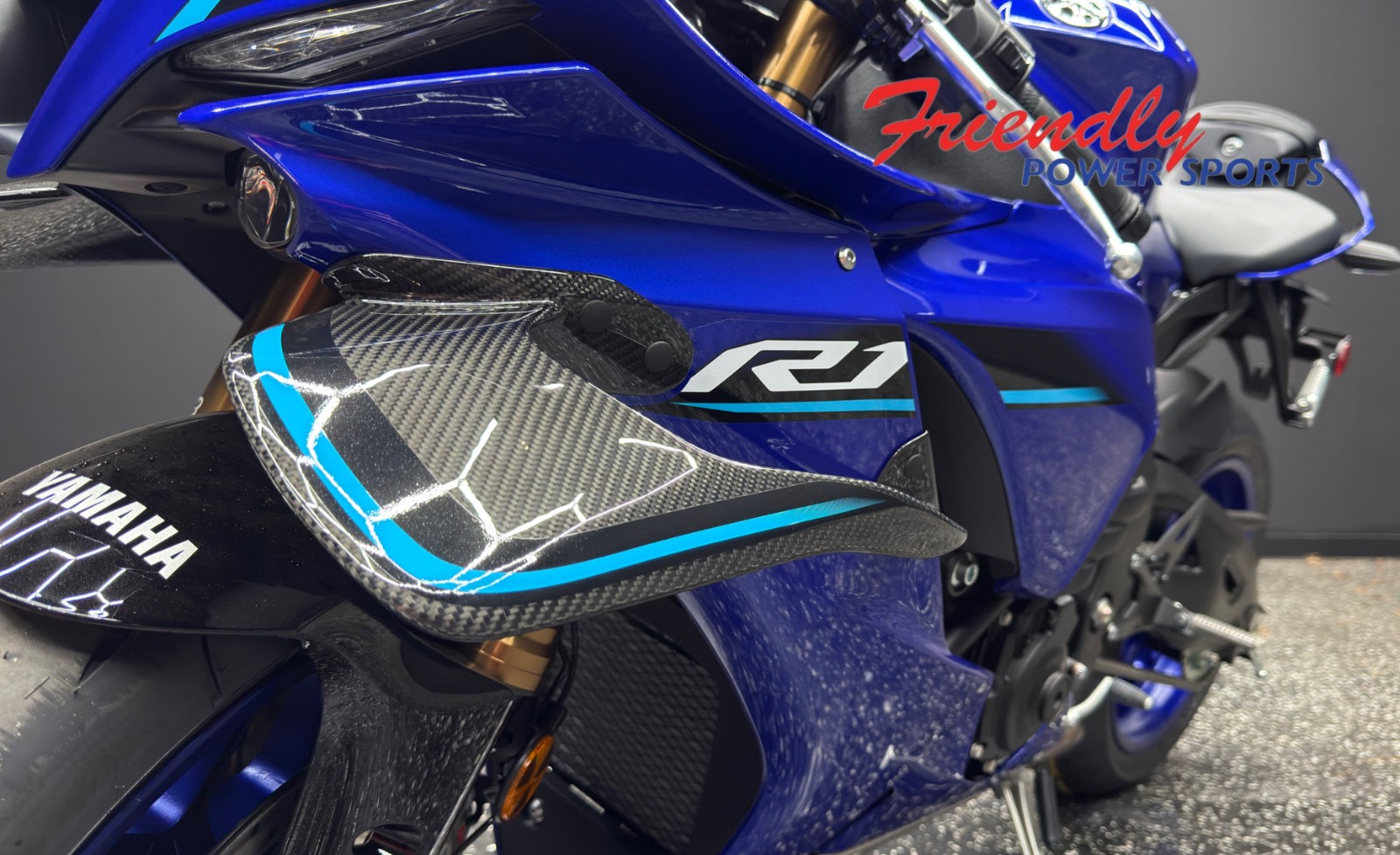 2026 YAMAHA YZF-R1