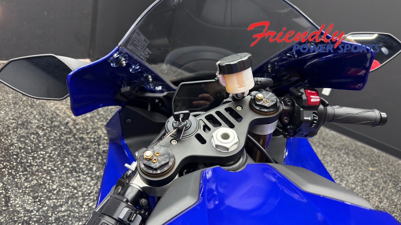 2026 YAMAHA YZF-R1