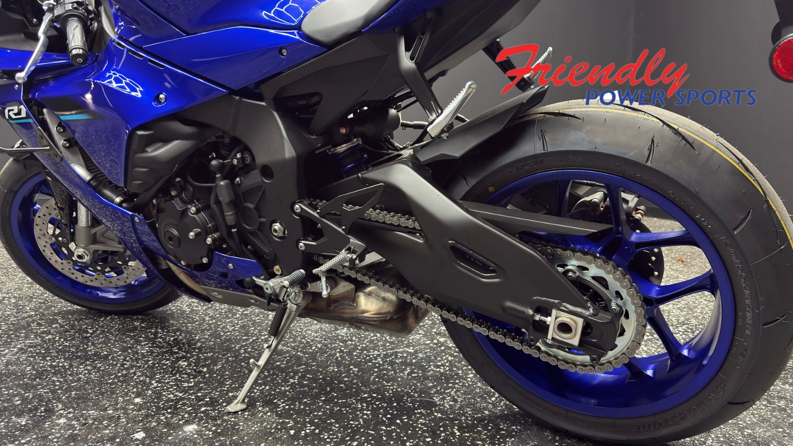 2026 YAMAHA YZF-R1