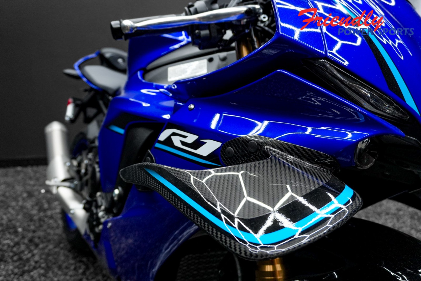 2026 YAMAHA YZF-R1