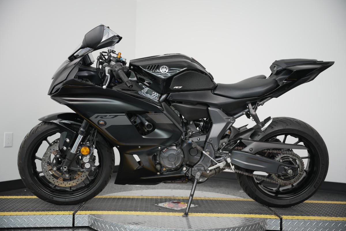 2025 YAMAHA YZF-R7