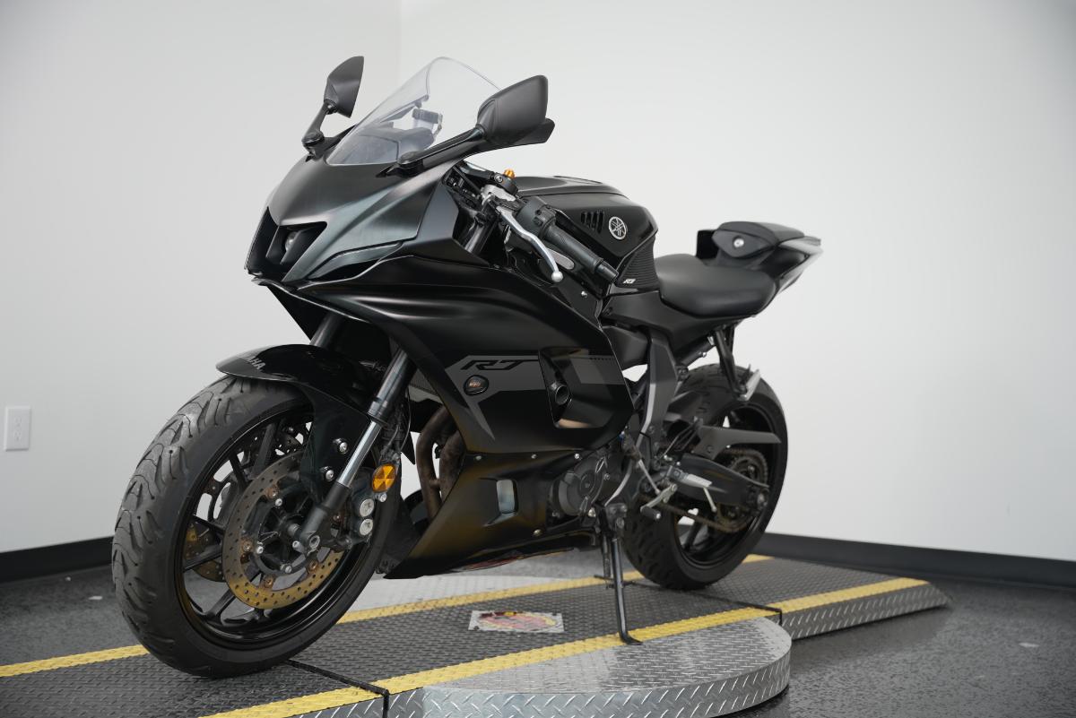 2025 YAMAHA YZF-R7