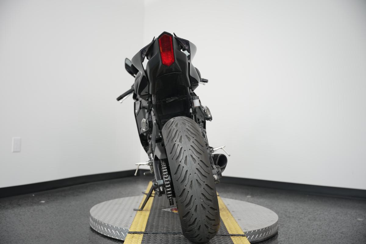 2025 YAMAHA YZF-R7