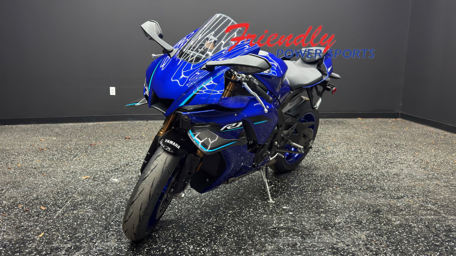 2026 YAMAHA YZF-R1