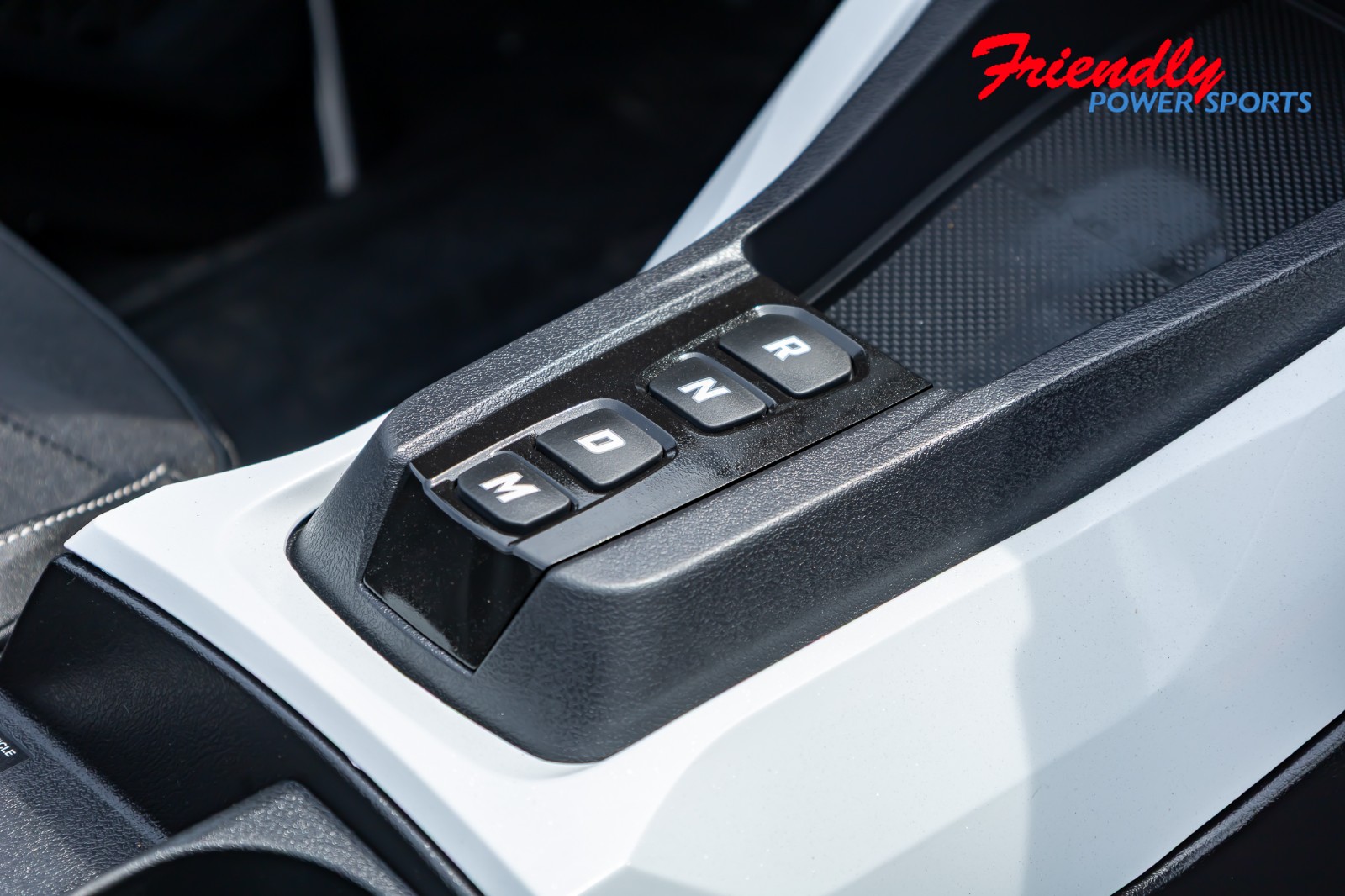 2026 SLINGSHOT R AUTODRIVE - WHITE