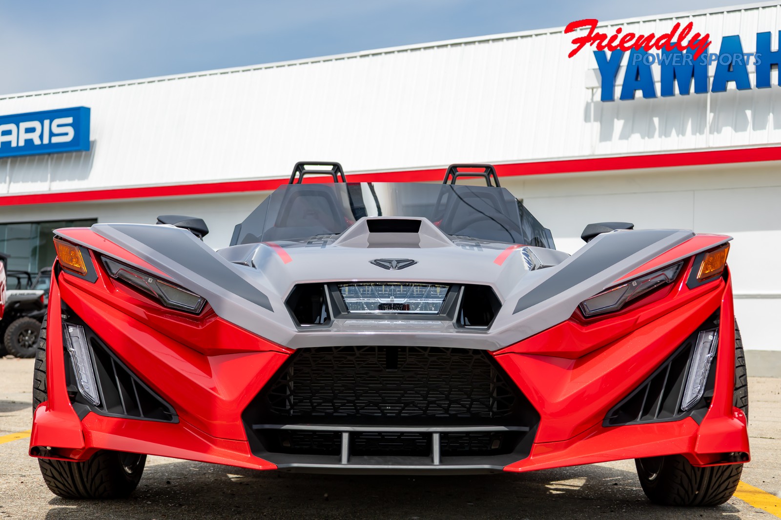 2026 SLINGSHOT R AUTODRIVE - RADIANT GRAY W INDY RED