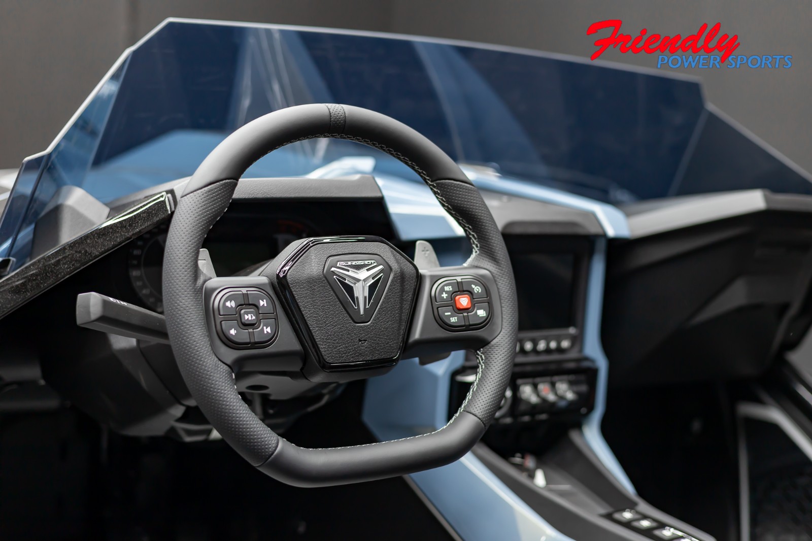 2026 SLINGSHOT SIGNATURE EDITION (AUTODRIVE)