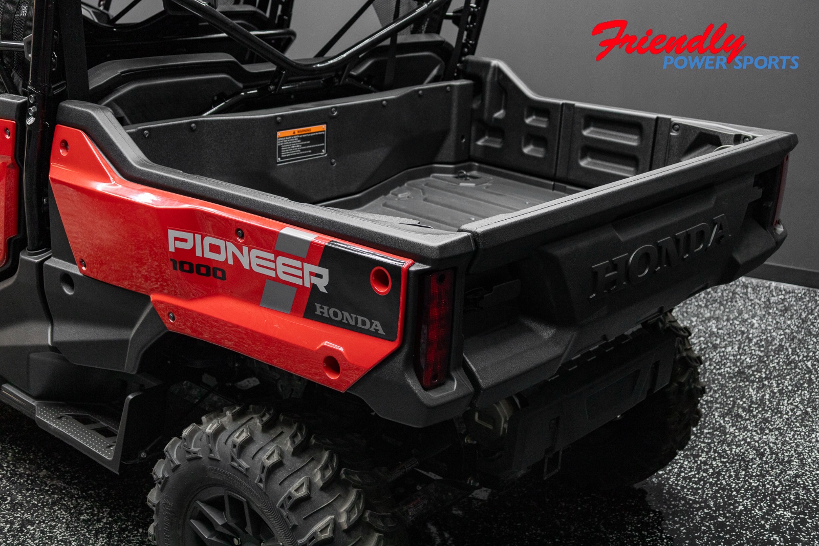 2025 HONDA Pioneer 1000-6 Crew Deluxe