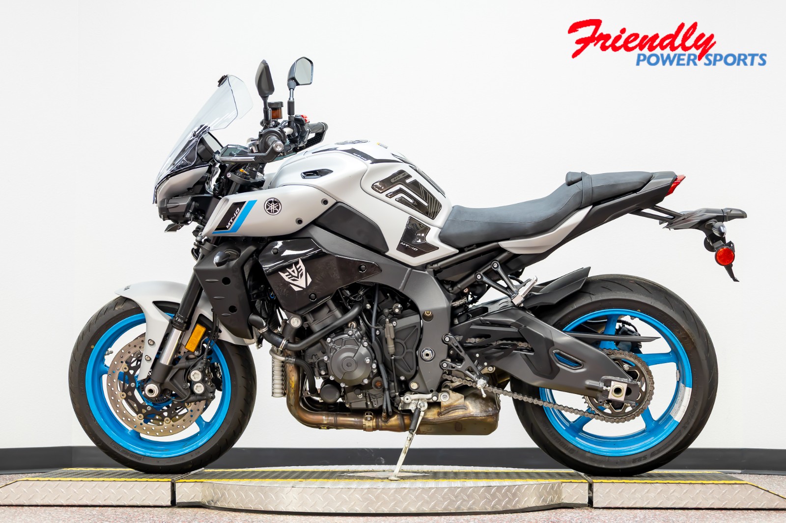 2025 YAMAHA MT-10
