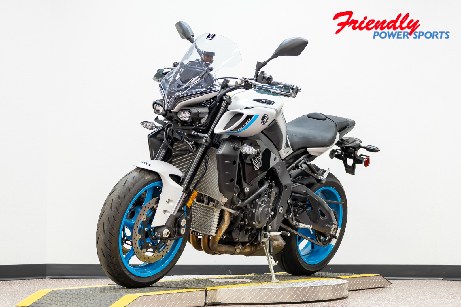 2025 YAMAHA MT-10