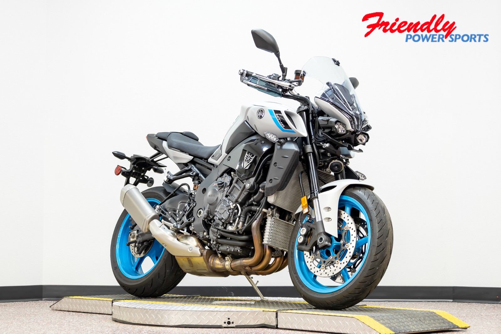 2025 YAMAHA MT-10
