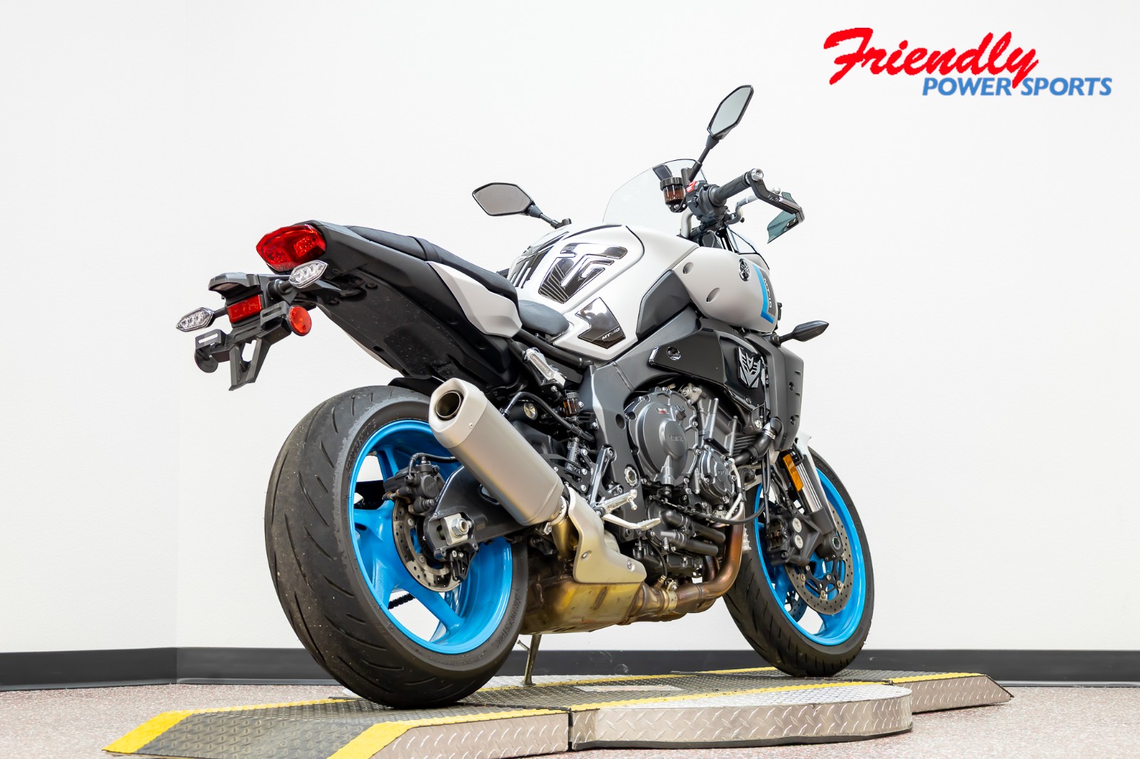 2025 YAMAHA MT-10