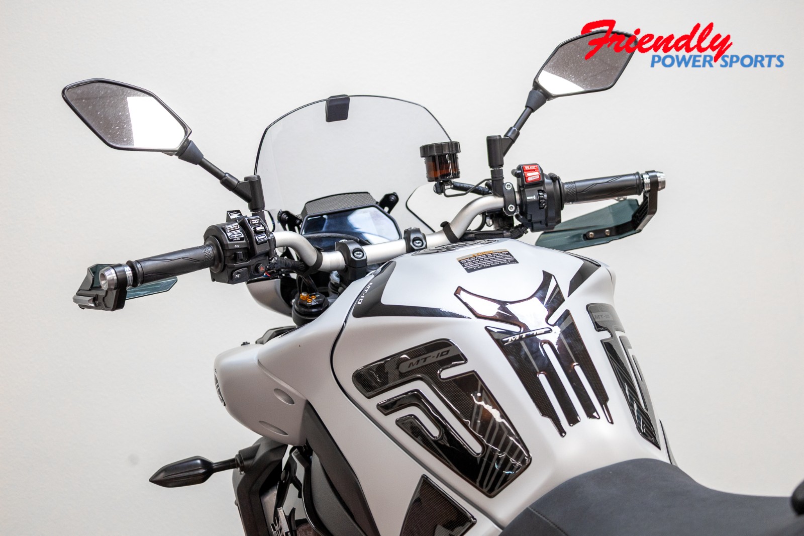 2025 YAMAHA MT-10