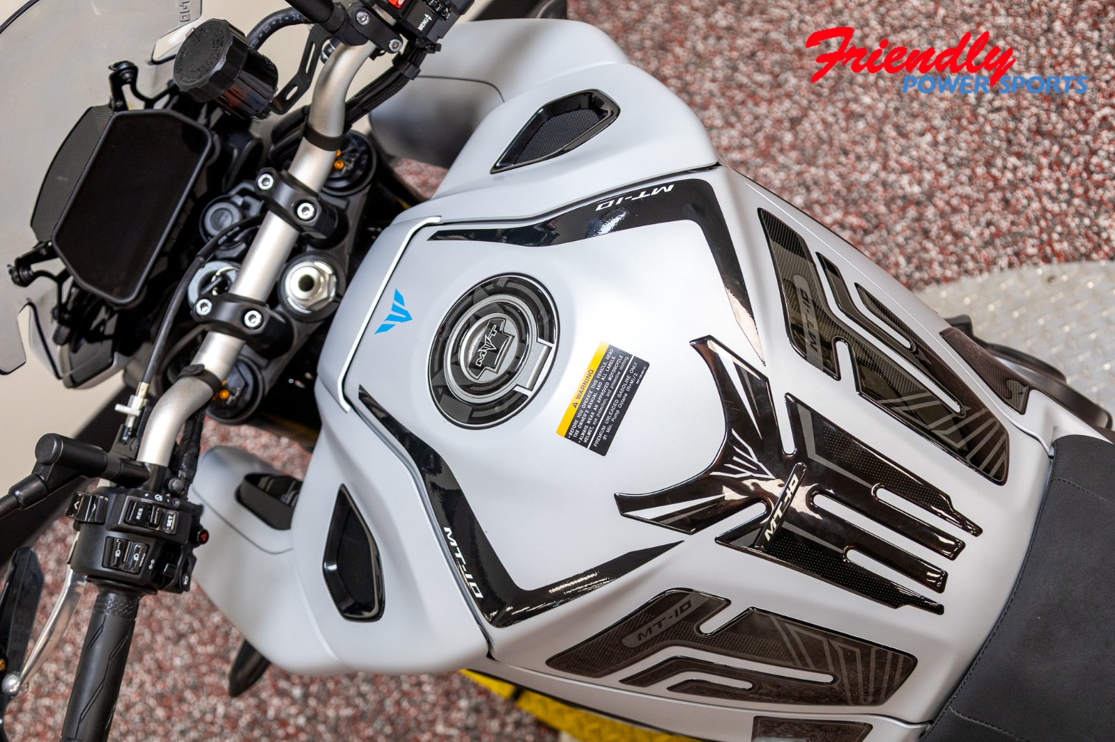 2025 YAMAHA MT-10
