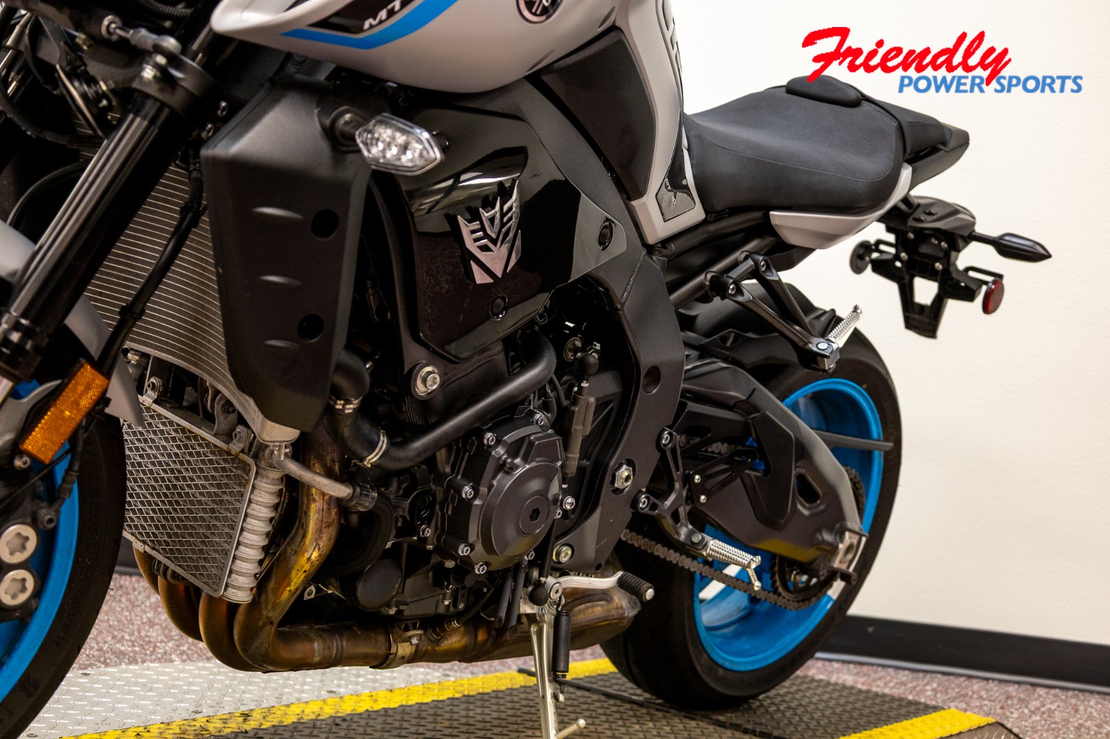 2025 YAMAHA MT-10