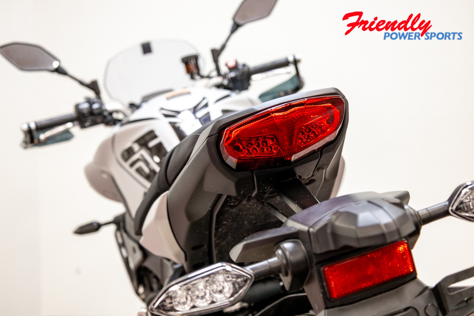 2025 YAMAHA MT-10