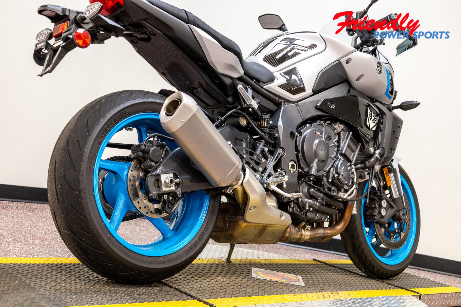 2025 YAMAHA MT-10