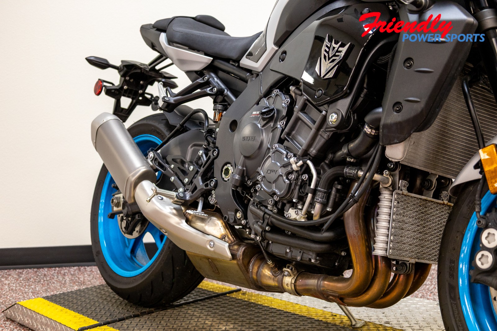 2025 YAMAHA MT-10