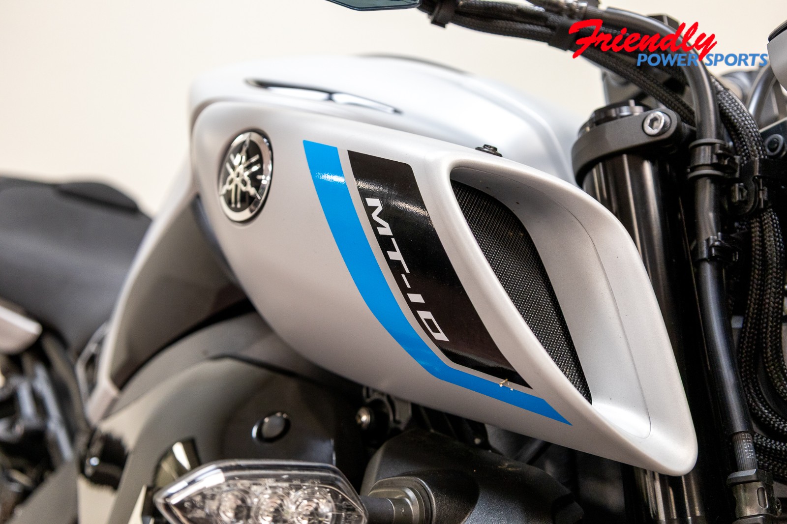 2025 YAMAHA MT-10