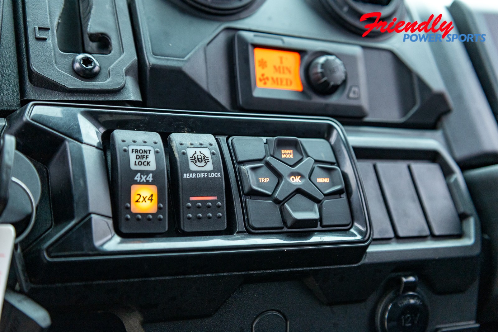 2025 CAN-AM DEF MAX LIMITED  65 HD10 CA