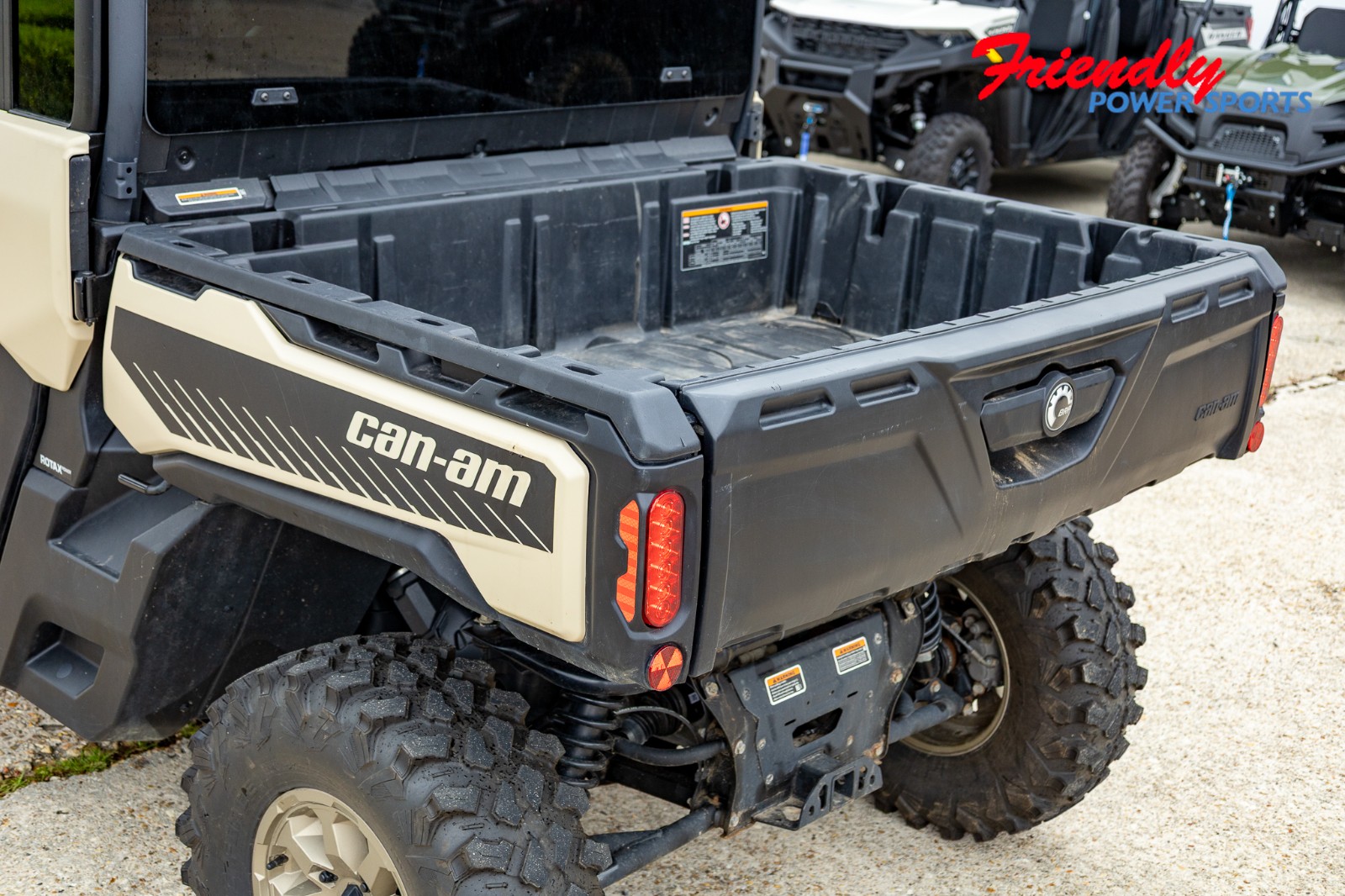 2025 CAN-AM DEF MAX LIMITED  65 HD10 CA