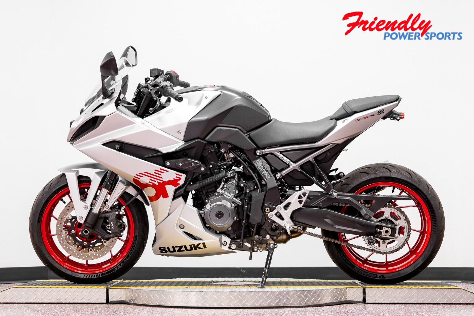 2024 SUZUKI GSX-8R