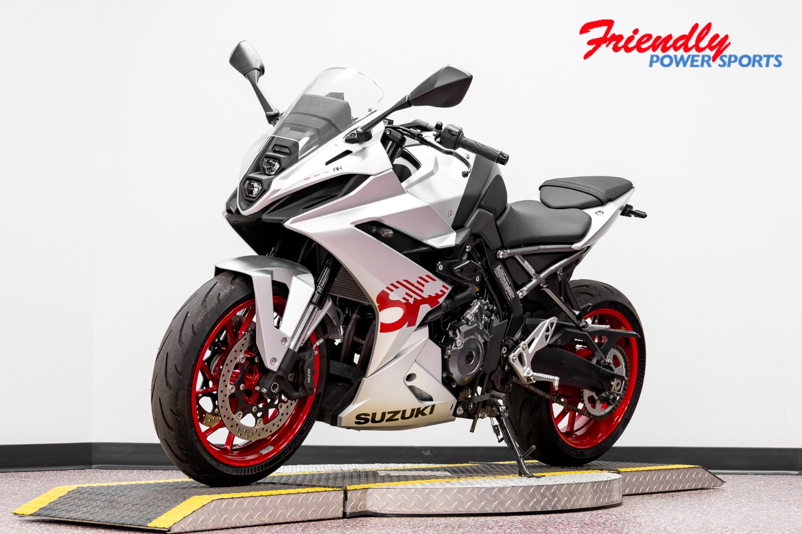 2024 SUZUKI GSX-8R