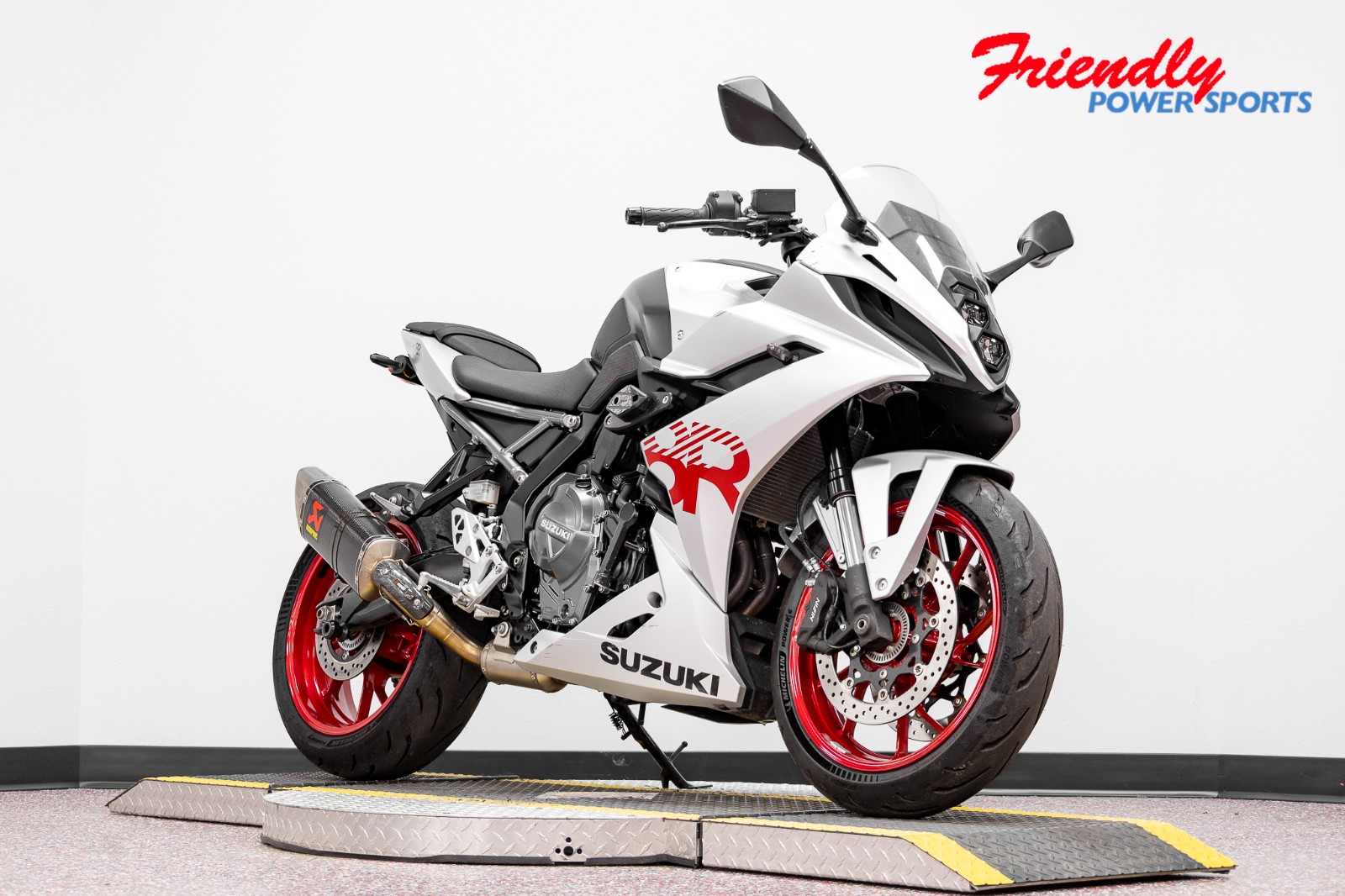 2024 SUZUKI GSX-8R