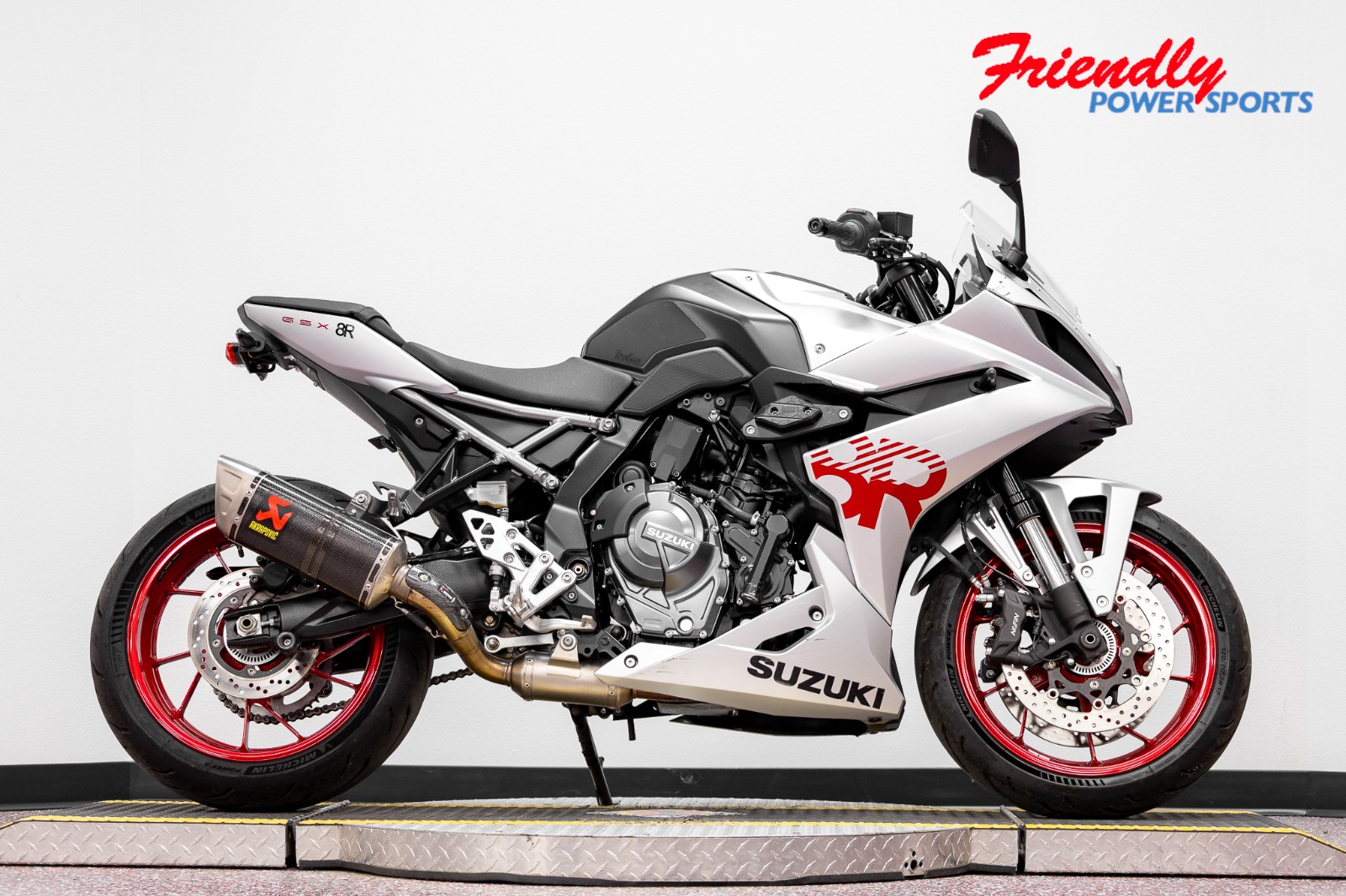 2024 SUZUKI GSX-8R
