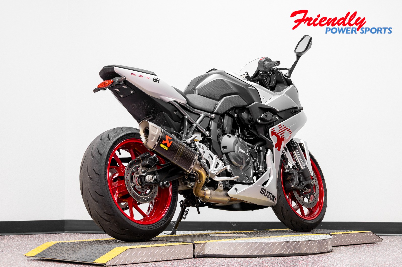 2024 SUZUKI GSX-8R