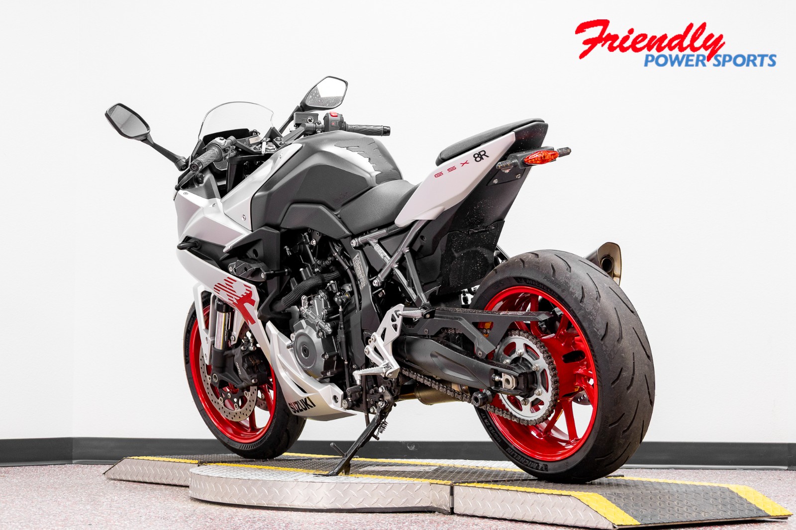 2024 SUZUKI GSX-8R