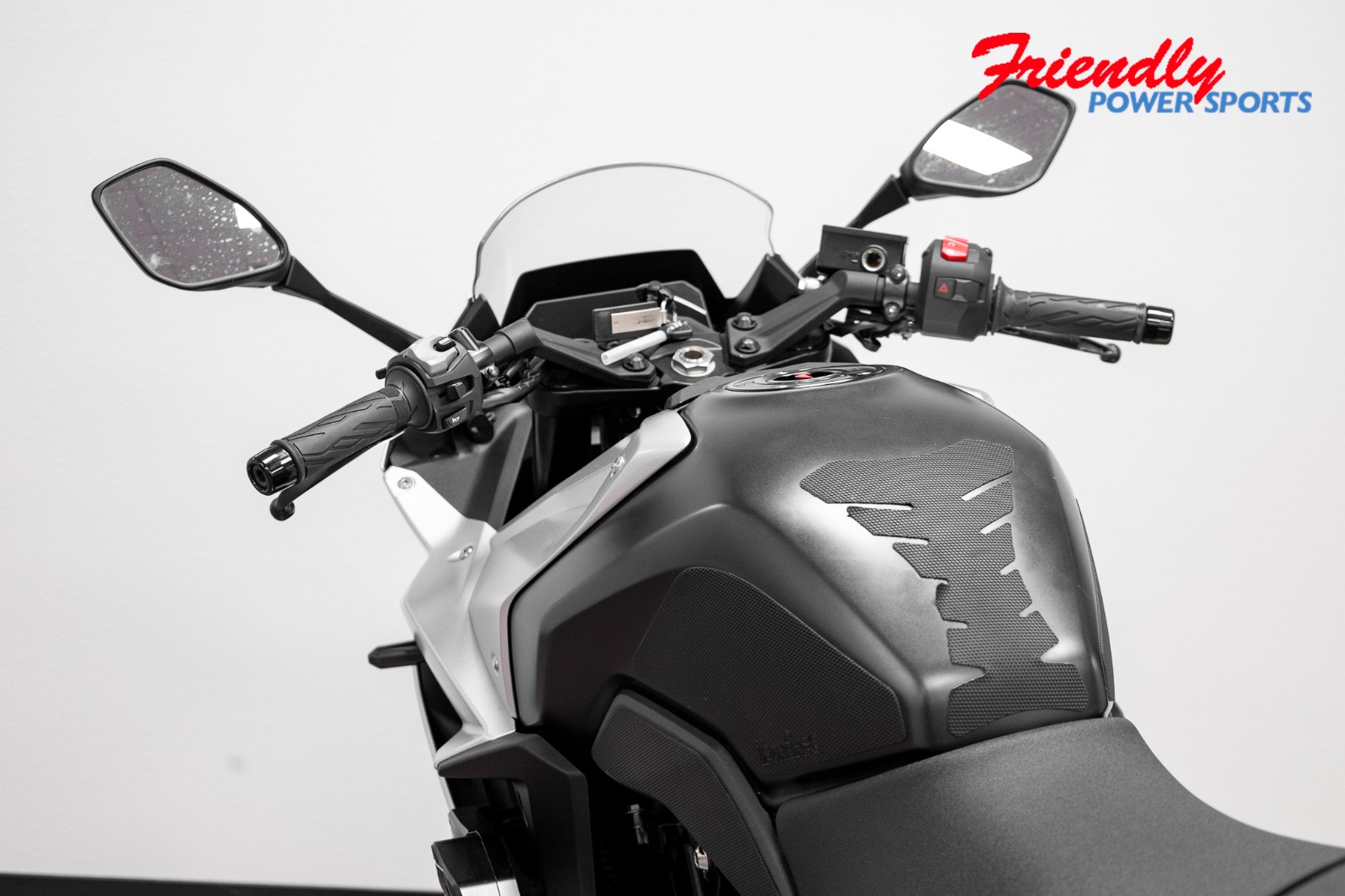 2024 SUZUKI GSX-8R