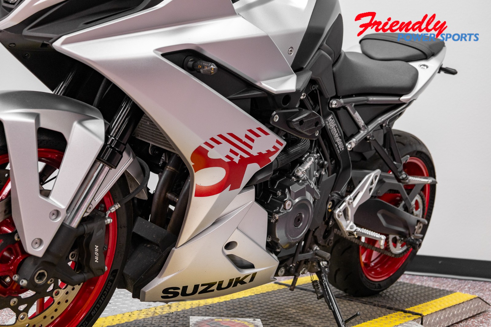 2024 SUZUKI GSX-8R