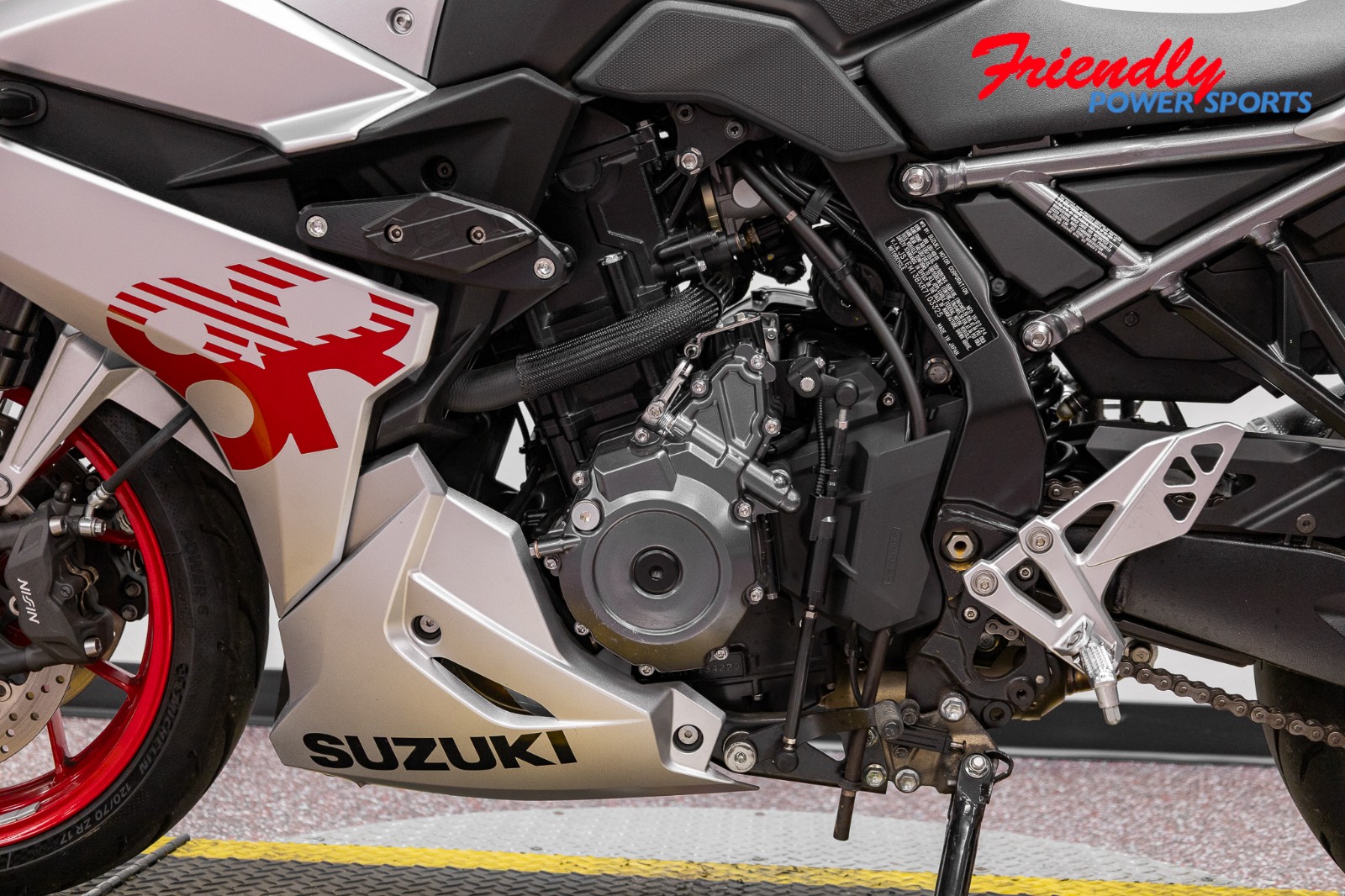 2024 SUZUKI GSX-8R