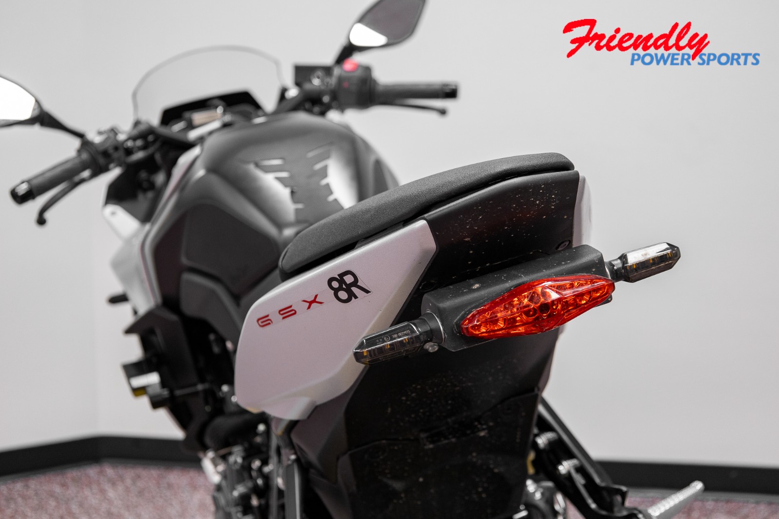 2024 SUZUKI GSX-8R