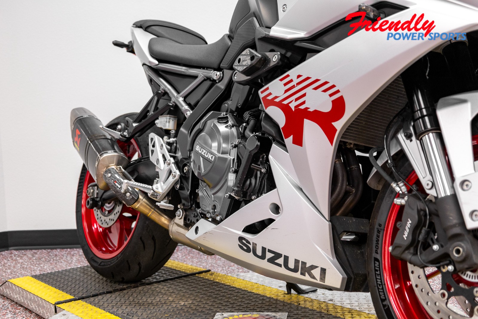 2024 SUZUKI GSX-8R