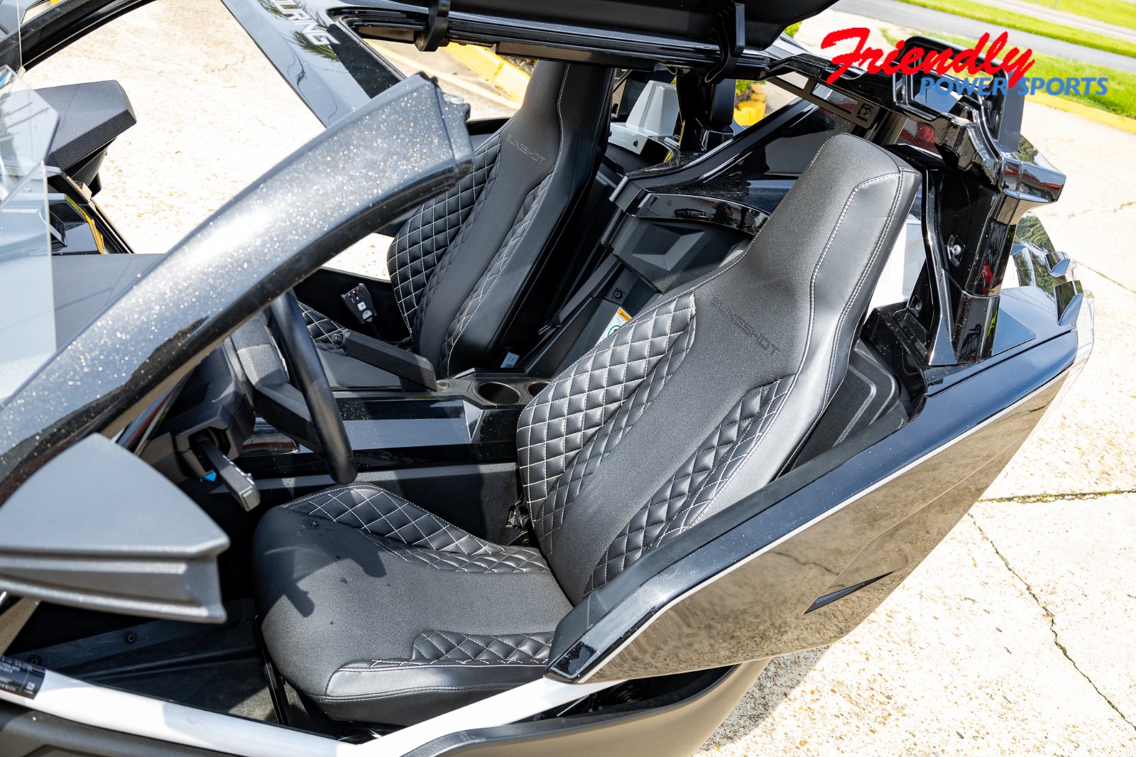 2019 SLINGSHOT SLINGSHOT GT, 49ST, BLACK CRYSTAL
