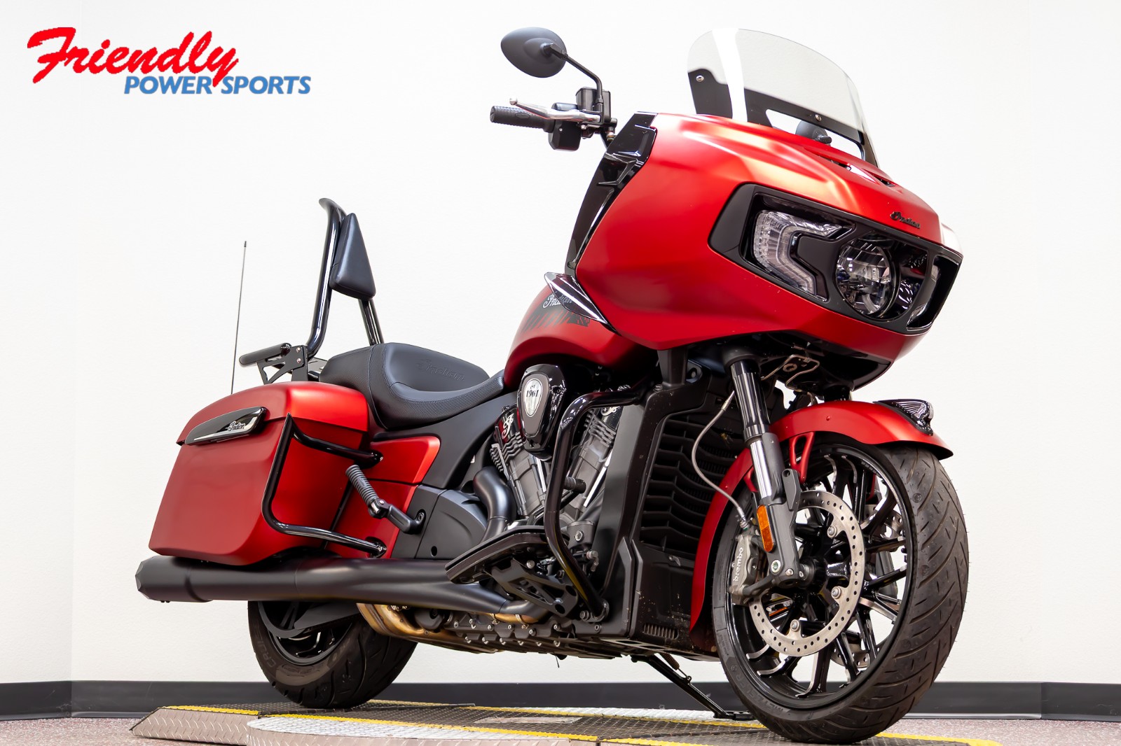 2024 INDIAN CHALLENGER DARK HORSE, SUNSET RED SMK, 49ST Dark Horse®