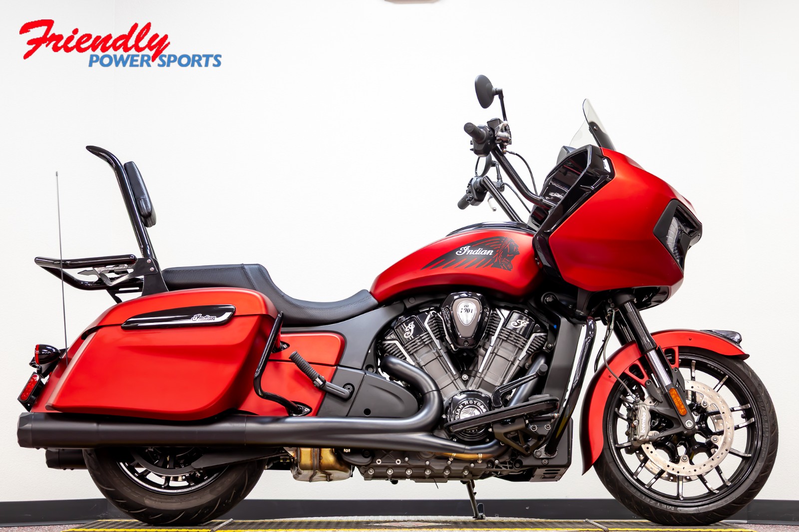 2024 INDIAN CHALLENGER DARK HORSE, SUNSET RED SMK, 49ST Dark Horse®