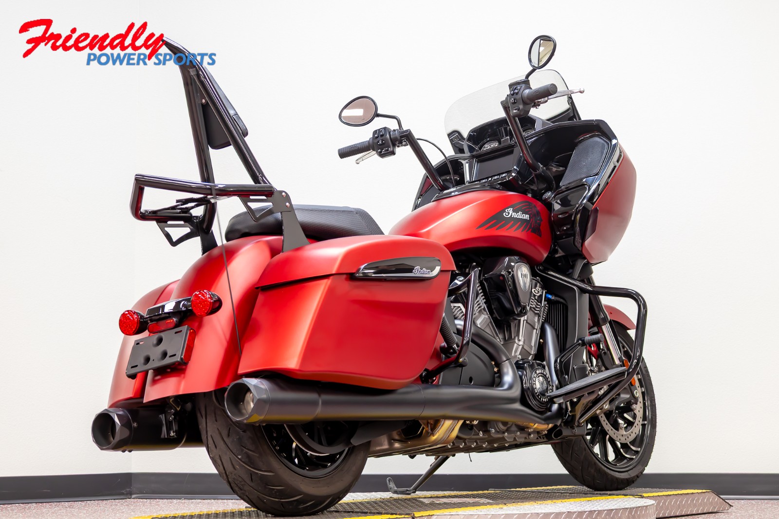 2024 INDIAN CHALLENGER DARK HORSE, SUNSET RED SMK, 49ST Dark Horse®