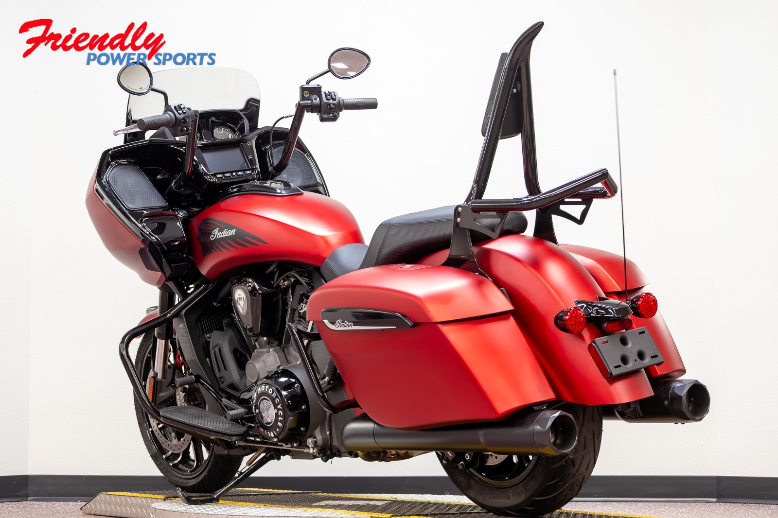 2024 INDIAN CHALLENGER DARK HORSE, SUNSET RED SMK, 49ST Dark Horse®